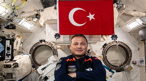 İlk Türk astronot Alper Gezeravcı Dünya''ya döndü